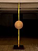 Songlines/Traumpfade:Schatten zweier menschlicher Körper auf einer Kugel, 2013/14, Holzskulptur (Rüster, Pappel, Birke), 3-teilig, farbig gefaßt, 520 cm